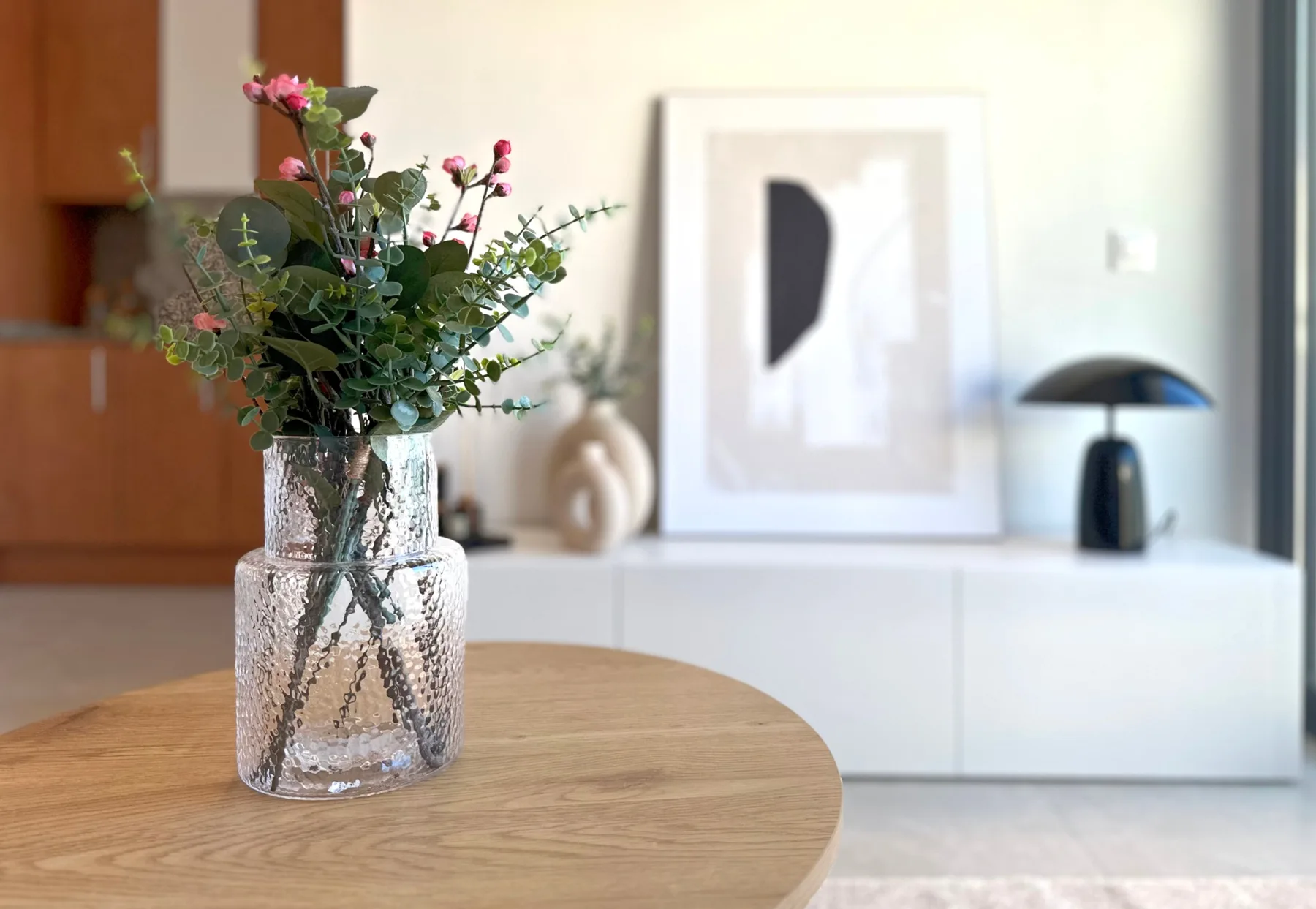 Ciudad y luz cálida — proyecto de decoración de interiores